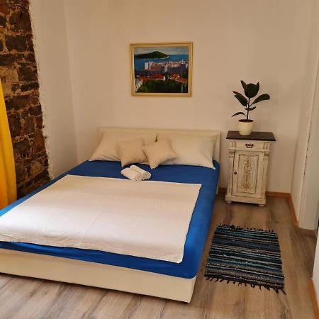 Rustic Apartment Сен Екстериор снимка
