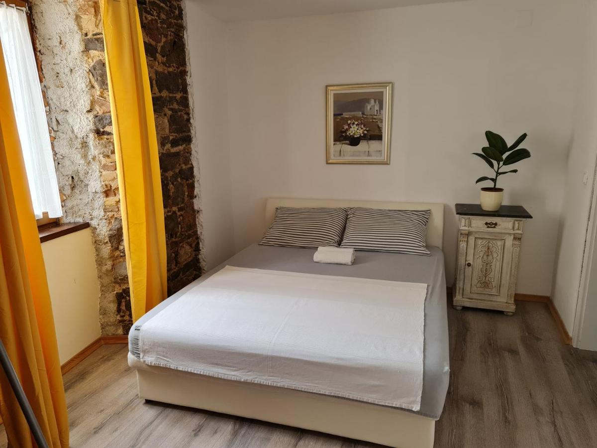 Rustic Apartment Сен Екстериор снимка